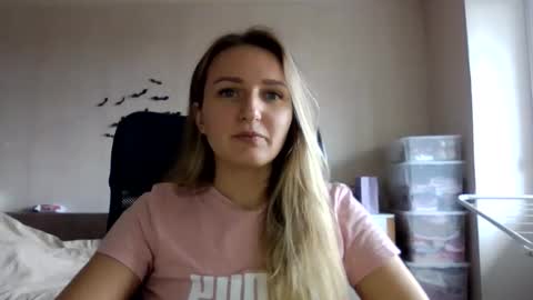 Snapshot of cora_fora chatting on November 3, 10:38 am cora_fora online show from November 3, 10:38 am