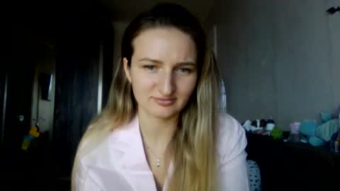 Snapshot of cora_fora chatting on December 3, 10:13 am cora_fora online show from December 3, 10:13 am