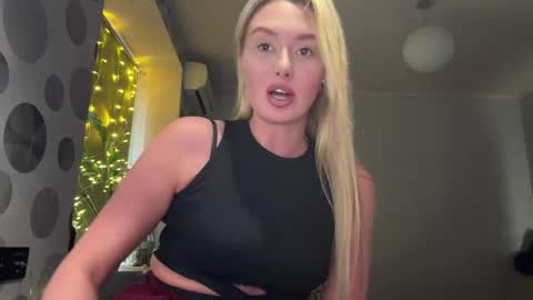 Anny online show from April 5, 3:09 pm