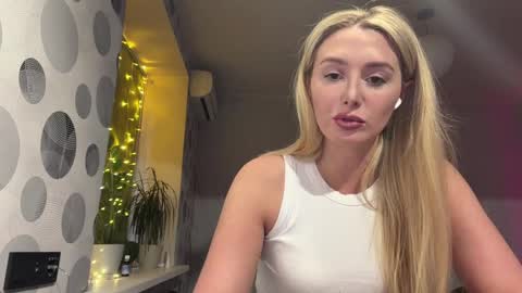 Anny online show from April 9, 3:17 pm