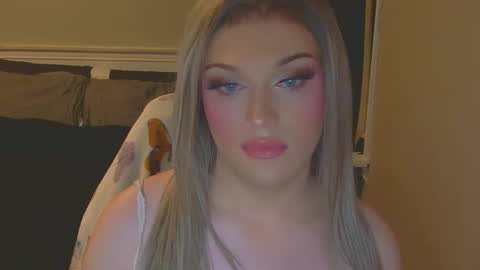 Snapshot of coracav chatting on November 19, 1:27 am coracav online show from November 19, 1:27 am