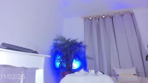 Snapshot of coral_princex chatting on February 1, 10:44 pm Coral princex online show from February 1, 10:44 pm