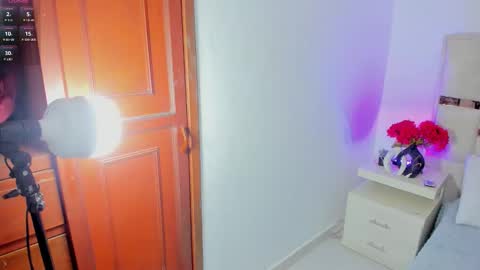 Snapshot of coraline_hot18 chatting on September 24, 12:19 pm coraline hot18 online show from September 24, 12:19 pm