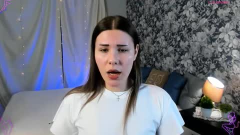 Snapshot of coraline_kitty chatting on February 14, 8:00 am Coraline online show from February 14, 8:00 am