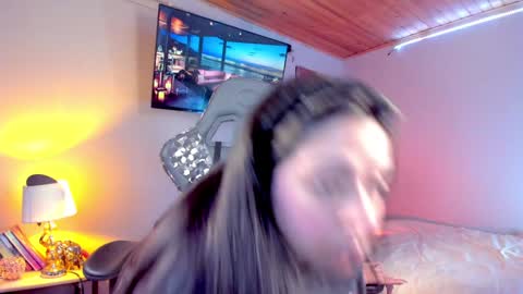 Snapshot of coraline_latin chatting on January 23, 10:44 pm Coraline online show from January 23, 10:44 pm