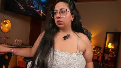 Snapshot of coraline_latin chatting on March 1, 1:32 am Coraline online show from March 1, 1:32 am