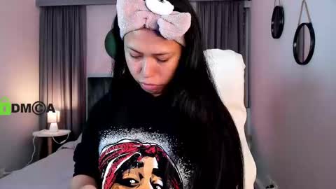 Coral Stefani online show from October 3, 12:40 am