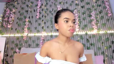 coralineross_ online show from October 30, 11:11 am