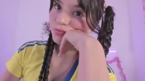 Snapshot of coralinexxx07 chatting on June 17, 10:32 pm Coraline uwu Bienvenidos al dulce mundo de Coraline Hola amores soy Coraline Una chica tierna juguetona online show from June 17, 10:32 pm