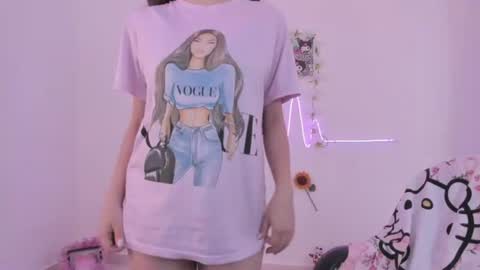 Snapshot of coralinexxx07 chatting on June 26, 11:36 am Coraline uwu Bienvenidos al dulce mundo de Coraline Hola amores soy Coraline Una chica tierna juguetona online show from June 26, 11:36 am