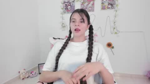Snapshot of coralinexxx07 chatting on July 14, 10:15 pm Coraline uwu Bienvenidos al dulce mundo de Coraline Hola amores soy Coraline Una chica tierna juguetona online show from July 14, 10:15 pm