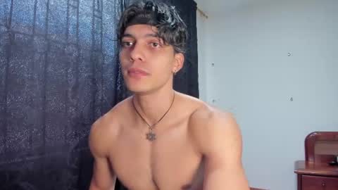 Snapshot of corey_vale chatting on July 21, 12:40 pm corey_vale online show from July 21, 12:40 pm