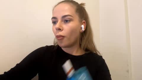 Snapshot of corinnachancy chatting on December 20, 12:51 am corinnachancy online show from December 20, 12:51 am