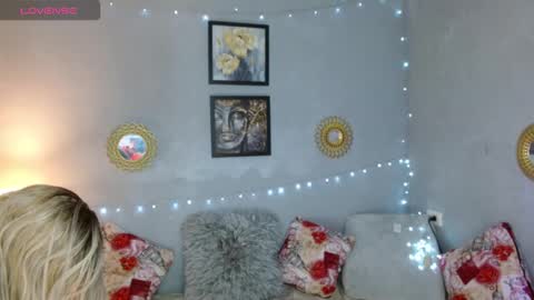 CORINNDUPONT online show from January 19, 1:20 am