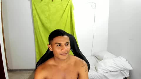 Ethan  online show from July 16, 1:33 am