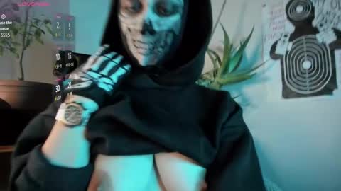 Snapshot of cos_operator chatting on October 5, 5:44 pm cos_operator online show from October 5, 5:44 pm