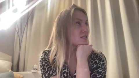 Snapshot of cosmo_blondiee chatting on September 15, 3:12 pm cosmo_blondiee online show from September 15, 3:12 pm