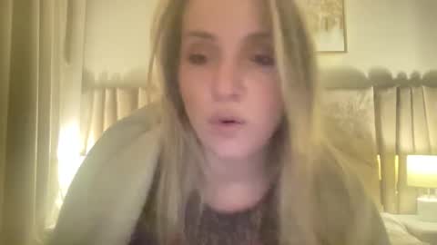 Snapshot of cosmo_blondiee chatting on September 23, 7:06 pm cosmo_blondiee online show from September 23, 7:06 pm