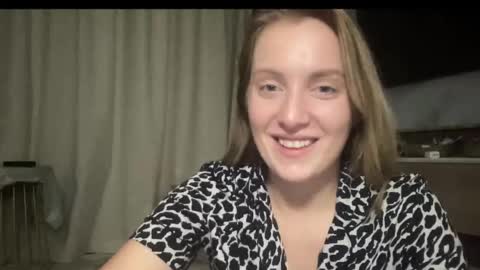 Snapshot of cosmo_blondiee chatting on October 2, 5:42 pm cosmo_blondiee online show from October 2, 5:42 pm