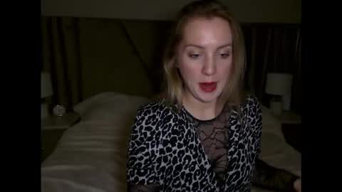 Snapshot of cosmo_blondiee chatting on October 6, 6:05 pm cosmo_blondiee online show from October 6, 6:05 pm