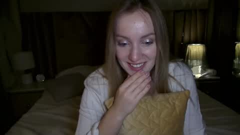 Snapshot of cosmo_blondiee chatting on October 7, 6:16 pm cosmo_blondiee online show from October 7, 6:16 pm