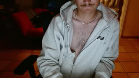 Snapshot of couldbesleeping chatting on December 4, 8:45 am couldbe online show from December 4, 8:45 am