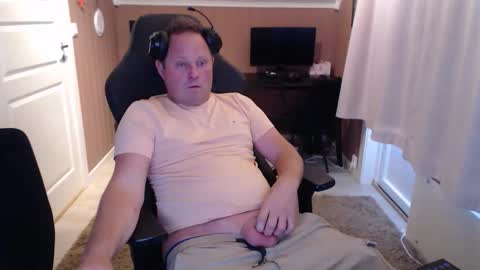 couple3845 online show from October 17, 11:46 am