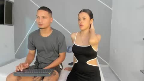 Snapshot of couple777sexy chatting on January 15, 2:27 am Andri online show from January 15, 2:27 am