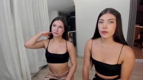 Snapshot of couple_funnyy chatting on March 11, 1:59 am couple_funnyy online show from March 11, 1:59 am