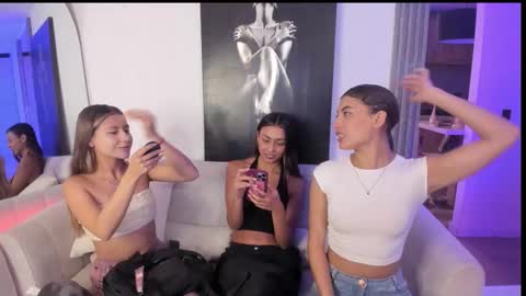 Snapshot of couple_funnyy chatting on October 17, 1:09 am couple_funnyy online show from October 17, 1:09 am