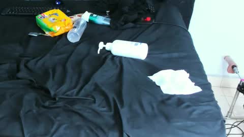 Snapshot of couple_gold69 chatting on February 19, 12:33 pm Andrea and Scott online show from February 19, 12:33 pm