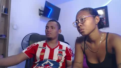 Snapshot of couple_hot0240129 chatting on December 5, 3:09 pm couple_hot0240129 online show from December 5, 3:09 pm