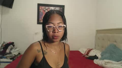 Snapshot of couple_hot0240129 chatting on January 15, 6:22 pm couple_hot0240129 online show from January 15, 6:22 pm