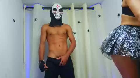 couple_hot_xxxz online show from November 1, 12:01 am