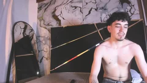 Snapshot of couple_in_heat_ chatting on May 16, 9:13 pm couple_in_heat_ online show from May 16, 9:13 pm