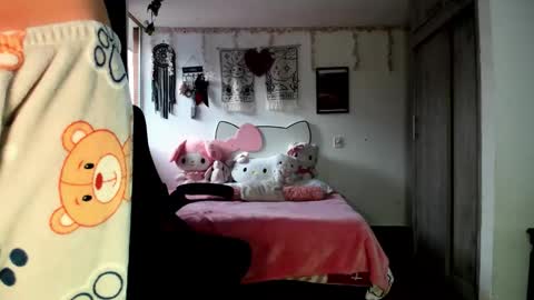 MIA LIZ AND SAM online show from April 7, 10:09 pm