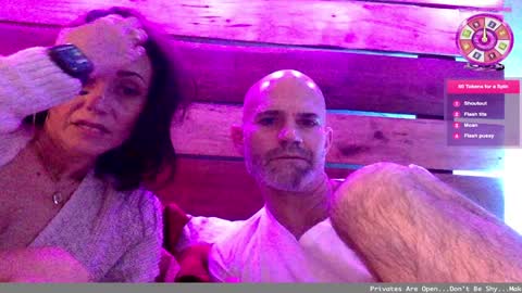 Snapshot of couple_who_freaks chatting on December 2, 5:15 am Bald Beautiful online show from December 2, 5:15 am
