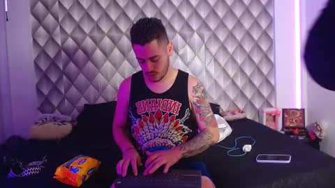 Couplelatin online show from March 22, 4:05 am