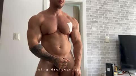 couplemuscle40 online show from November 6, 1:34 pm