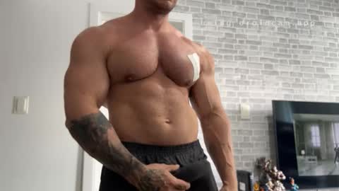 couplemuscle40 online show from November 8, 7:45 pm