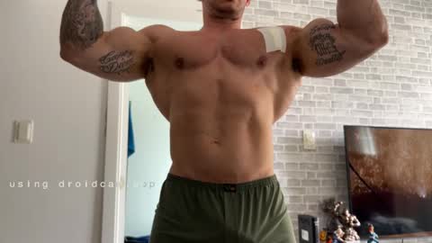 couplemuscle40 online show from November 17, 1:28 pm