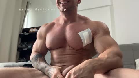 couplemuscle40 online show from November 18, 1:37 pm