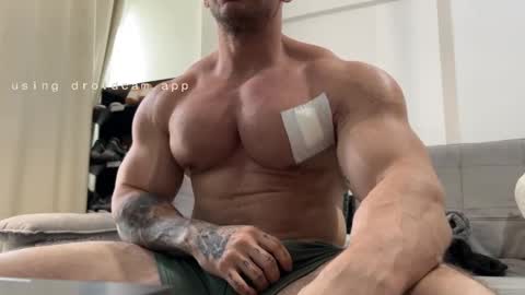 couplemuscle40 online show from November 20, 2:17 pm