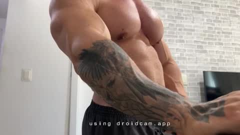 couplemuscle40 online show from December 5, 4:36 pm