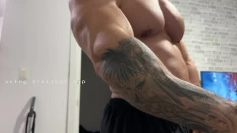 couplemuscle40 online show from March 23, 10:25 pm