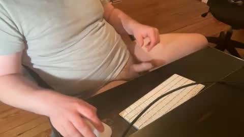 Snapshot of crackthesky886 chatting on November 10, 4:44 am crackthesky886 online show from November 10, 4:44 am