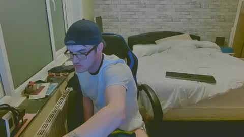 Snapshot of craigy1605 chatting on March 3, 10:42 pm Cre8 craigy1605 TikTok craig..gray online show from March 3, 10:42 pm