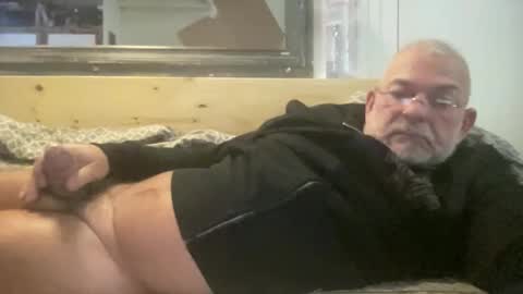 crapaud75018 online show from October 11, 6:45 am