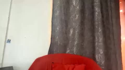 Snapshot of crave_meslowly chatting on February 4, 7:36 am Taliee online show from February 4, 7:36 am