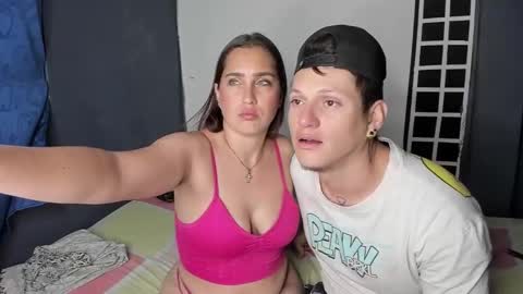 crazy_acouple_donpillo online show from February 15, 9:04 pm